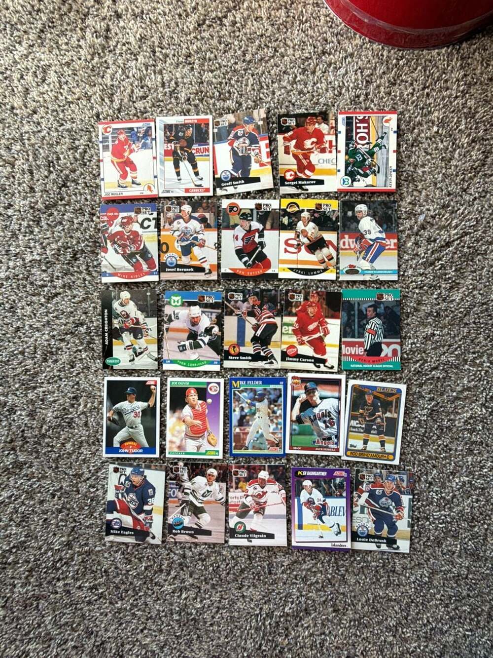 Lot of 25 Assorted 1990-1991 Pro Set NHL Hockey and MLB Baseball Trading Cards
